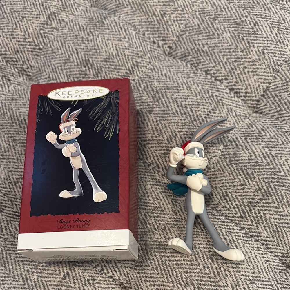 1995 Hallmark Christmas ornament featuring Looney Tunes Bugs Bunny